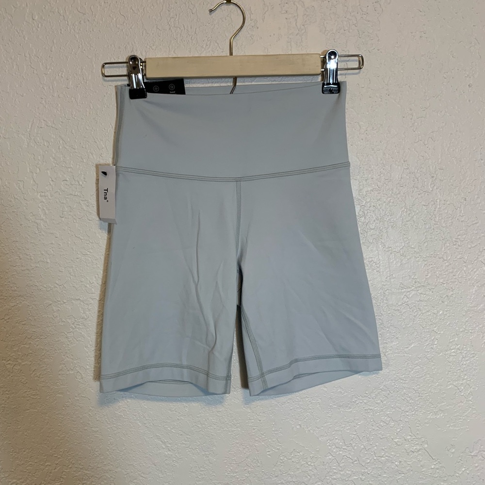 Aritzia TNA Butter Atmosphere Hi Rise 7” Short